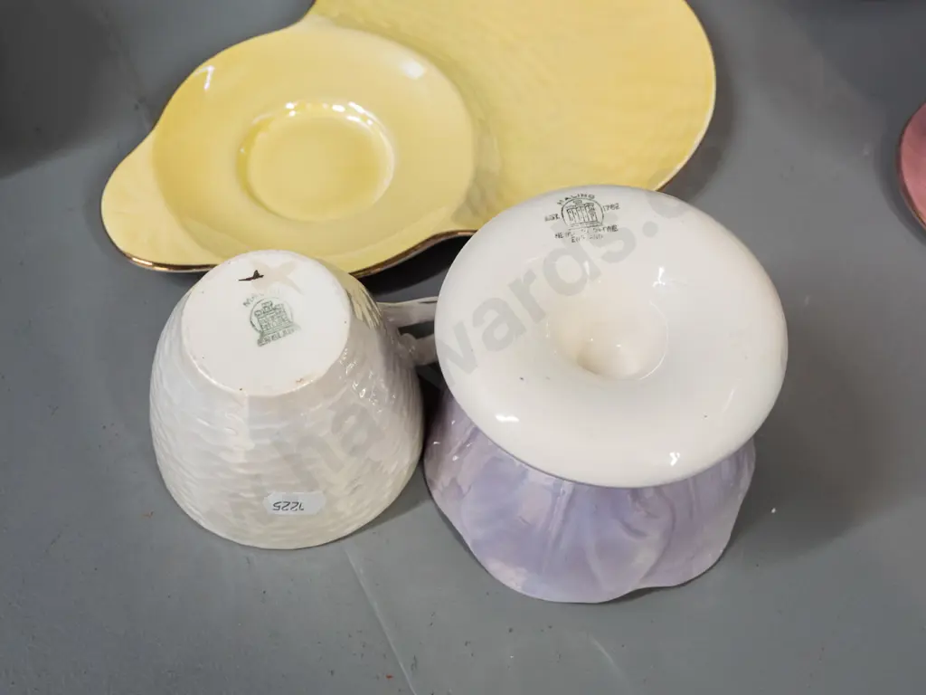 various coloured Maling lustre ware - 4 tennis sets and 4 leaf textured comport / sweet dishes H-90 D-100 Image 1++