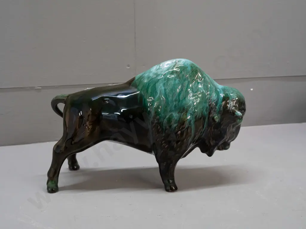 Blue Mountain pottery bison figurine H-190 L-290 Image 1++