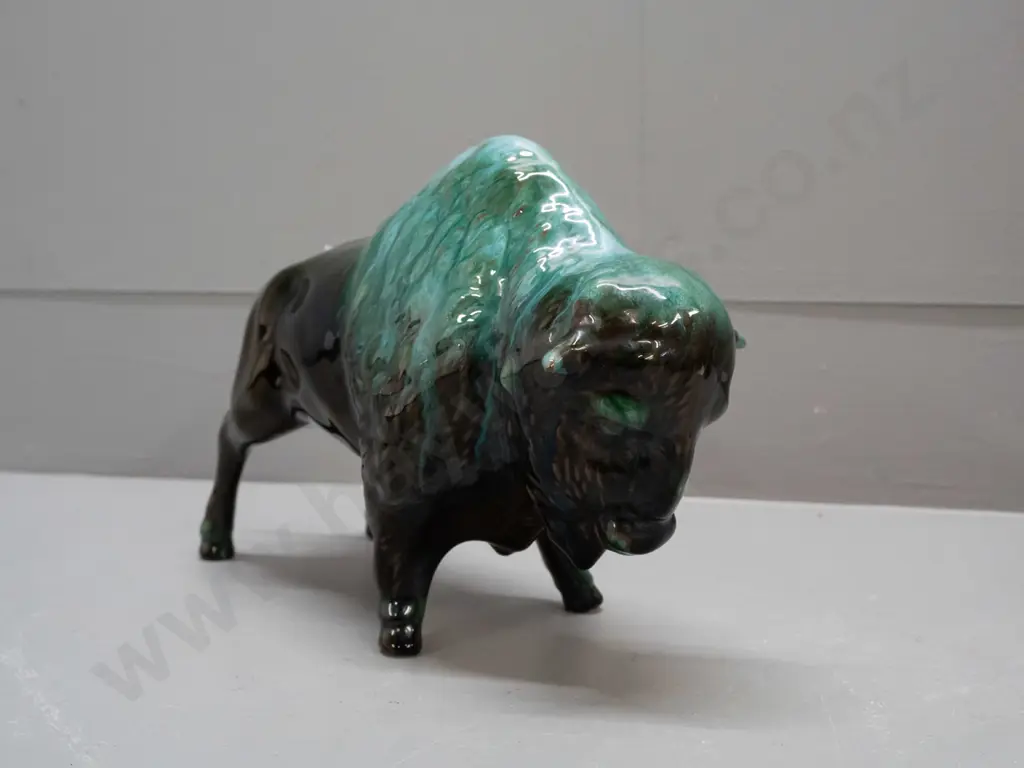 Blue Mountain pottery bison figurine H-190 L-290 Image 1++