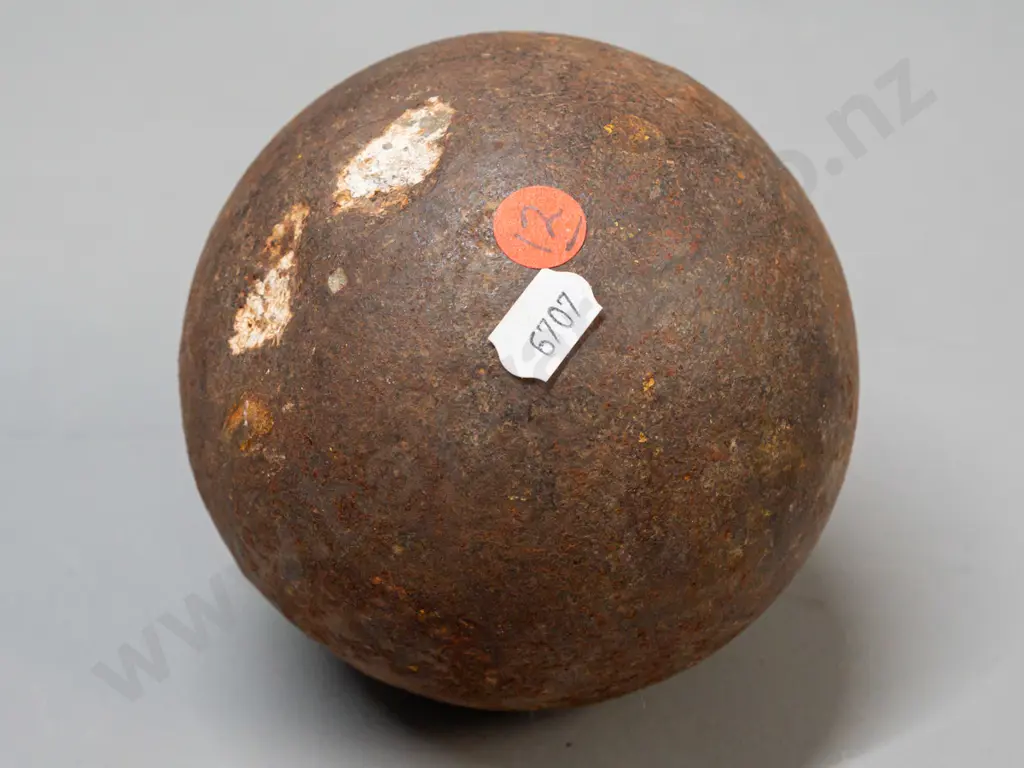 heavy cast iron shotput - approx. D-120, approx. weight 6kg Image 1++