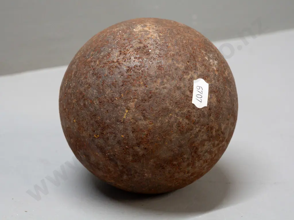 heavy cast iron shotput - approx. D-120, approx. weight 6kg Image 1++
