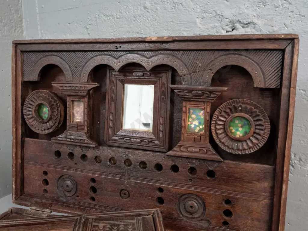 Indian dowry chest with carved hardwood with brass binding, inlaid decoration, swan-neck handles, mirror and glazed Image 1++