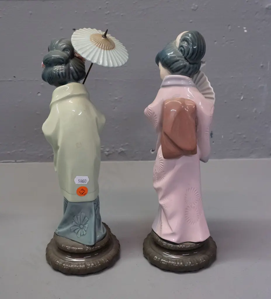 2 Lladro geisha girl figures, one with parasol H-300 Image 1++