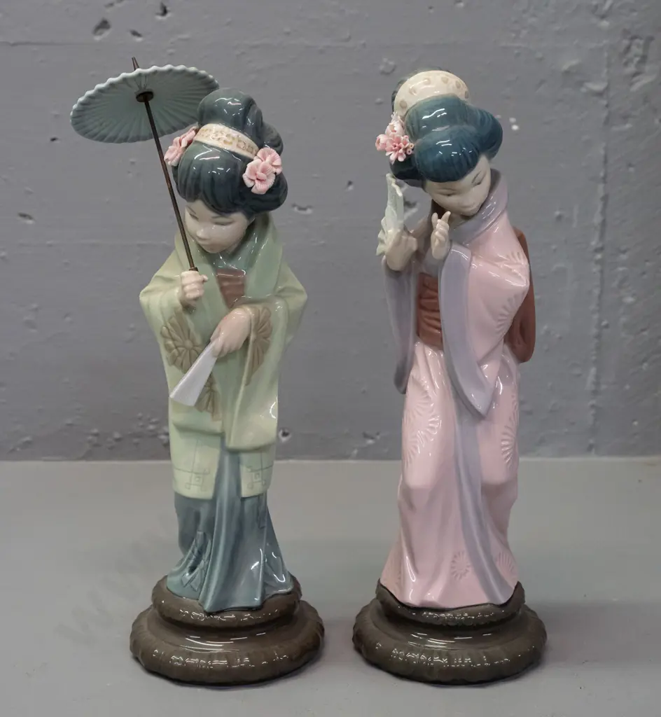 2 Lladro geisha girl figures, one with parasol H-300 Image 1++