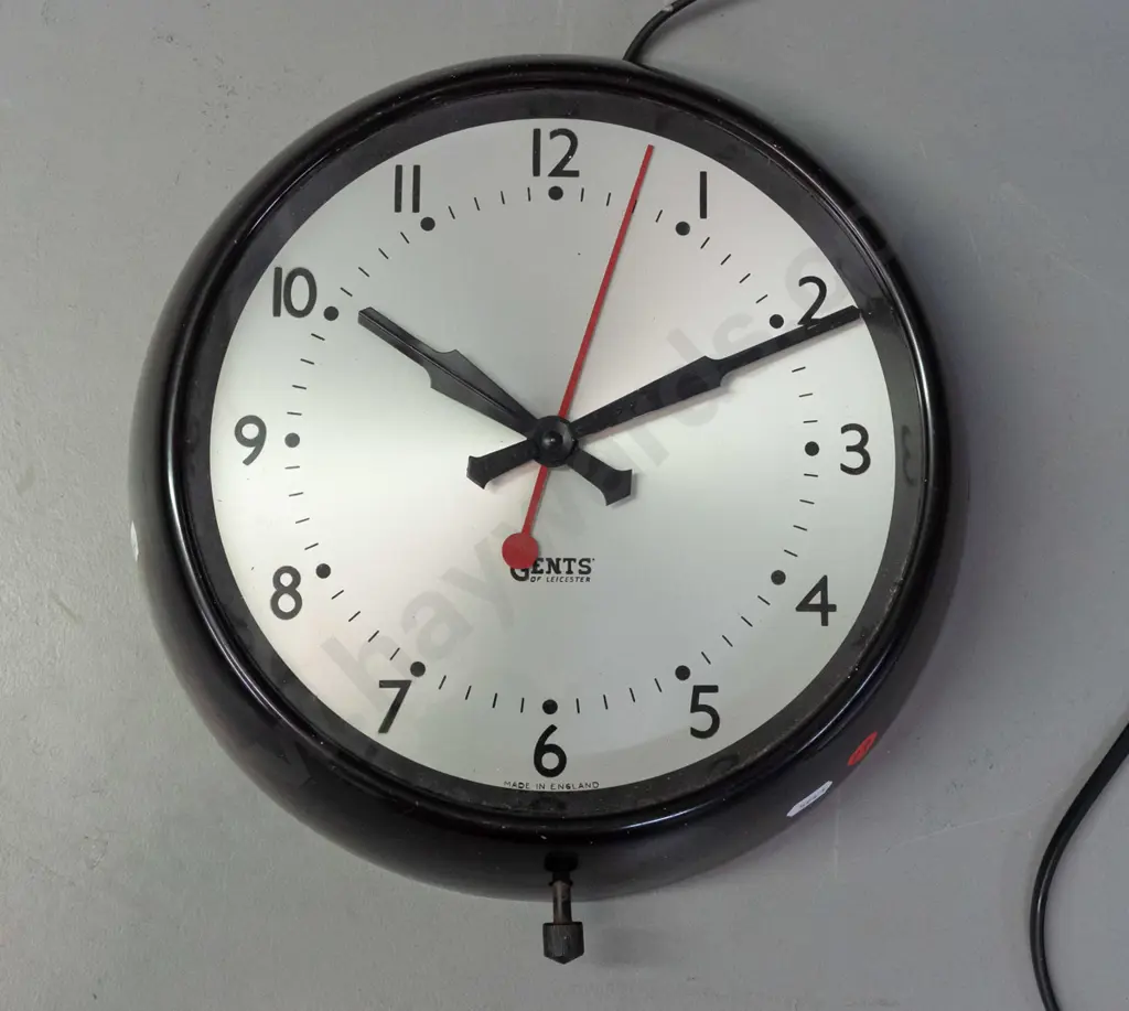 retro electric wall clock - Smiths movement, bakelite case, silver face marked Gents of Leicester D-260 - going well Image 1++