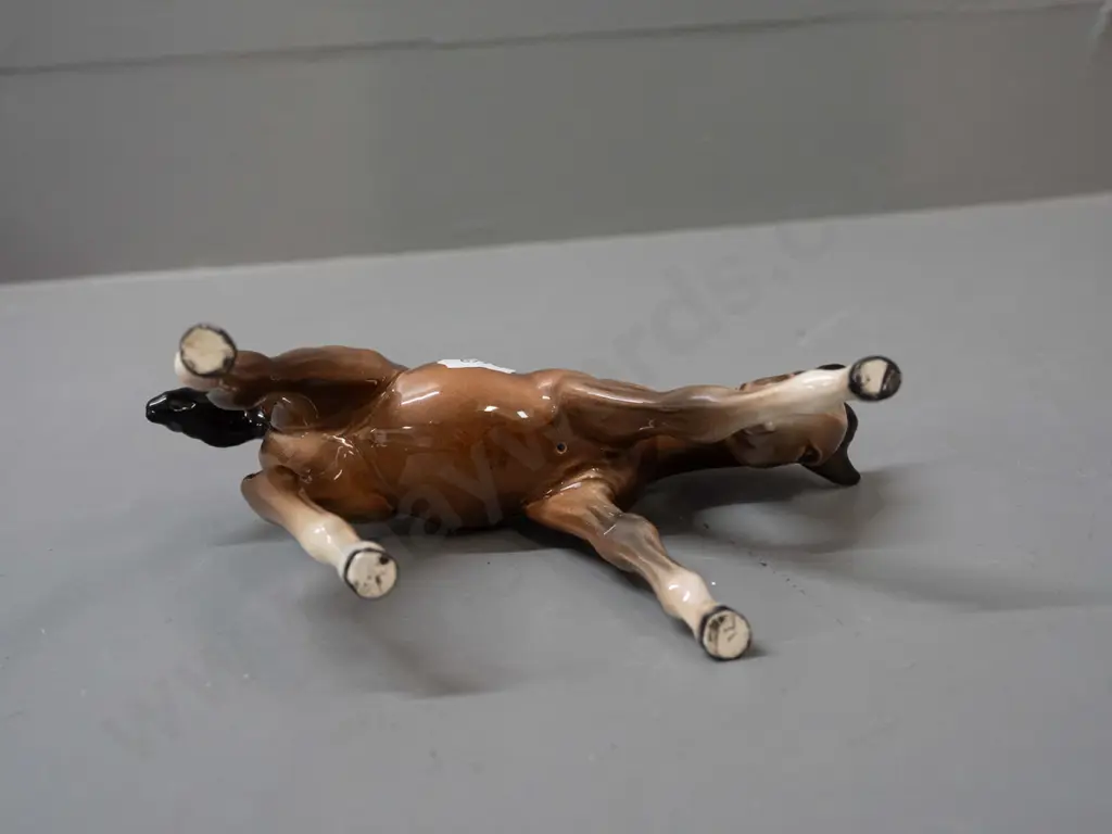 Beswick horse figure with head down H-115 L-170 Image 1++