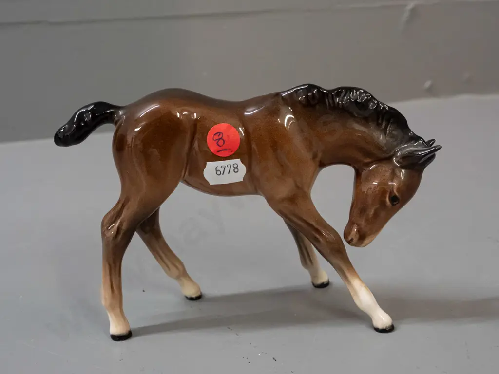 Beswick horse figure with head down H-115 L-170 Image 1++