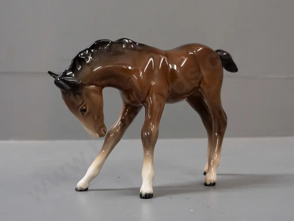 Beswick horse figure with head down H-115 L-170 Image 1++