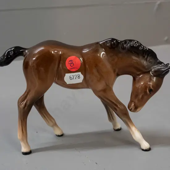 Beswick horse figure with head down H-115 L-170