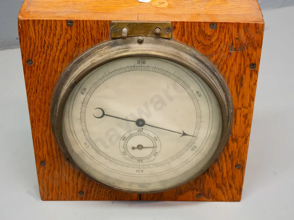 vintage oak-cased timer with wind up movement, stop and start buttons on front face - goes for a few seconds and stops - Image 1++
