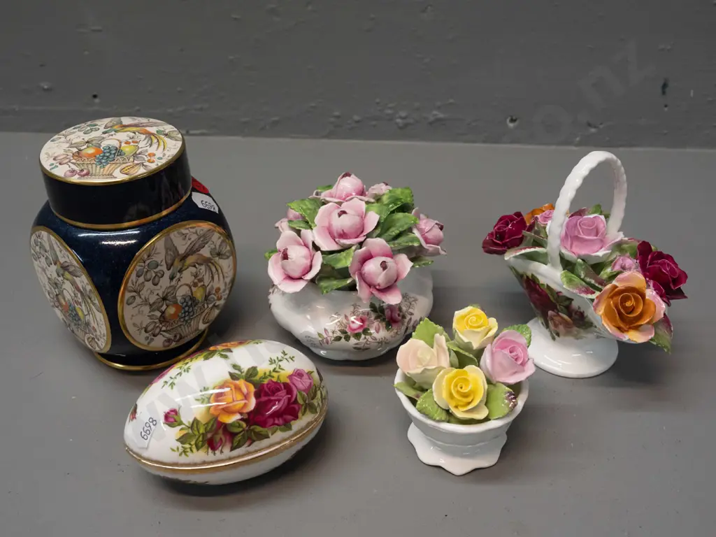 Royal Albert Lavender Rose and Old Country Roses flower posies, Coalport posie, Royal Albert egg-shaped trinket and a Image 1++
