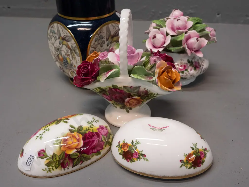 Royal Albert Lavender Rose and Old Country Roses flower posies, Coalport posie, Royal Albert egg-shaped trinket and a Image 1++