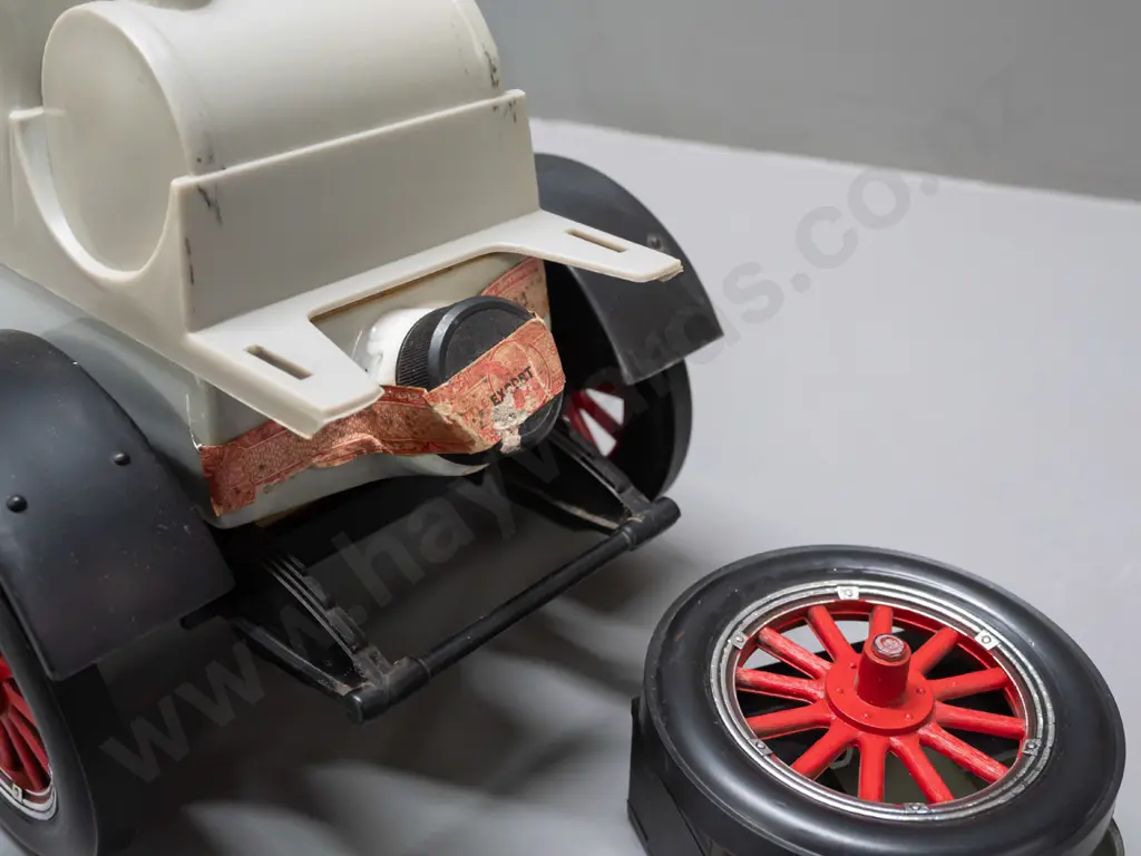 Jim Beam automotive decanter - Stutz Bearcat, with contents, seal worn but intact, crack to wind-screen, has a little Image 1++