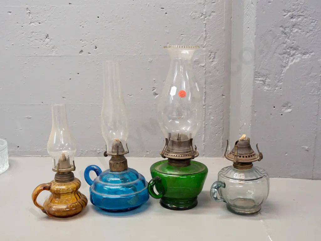 4 glass kerosene lamps, 3 with chimneys, mixed colours - 2 with Miller Co USA mark on wick adjustment knob. Image 1++