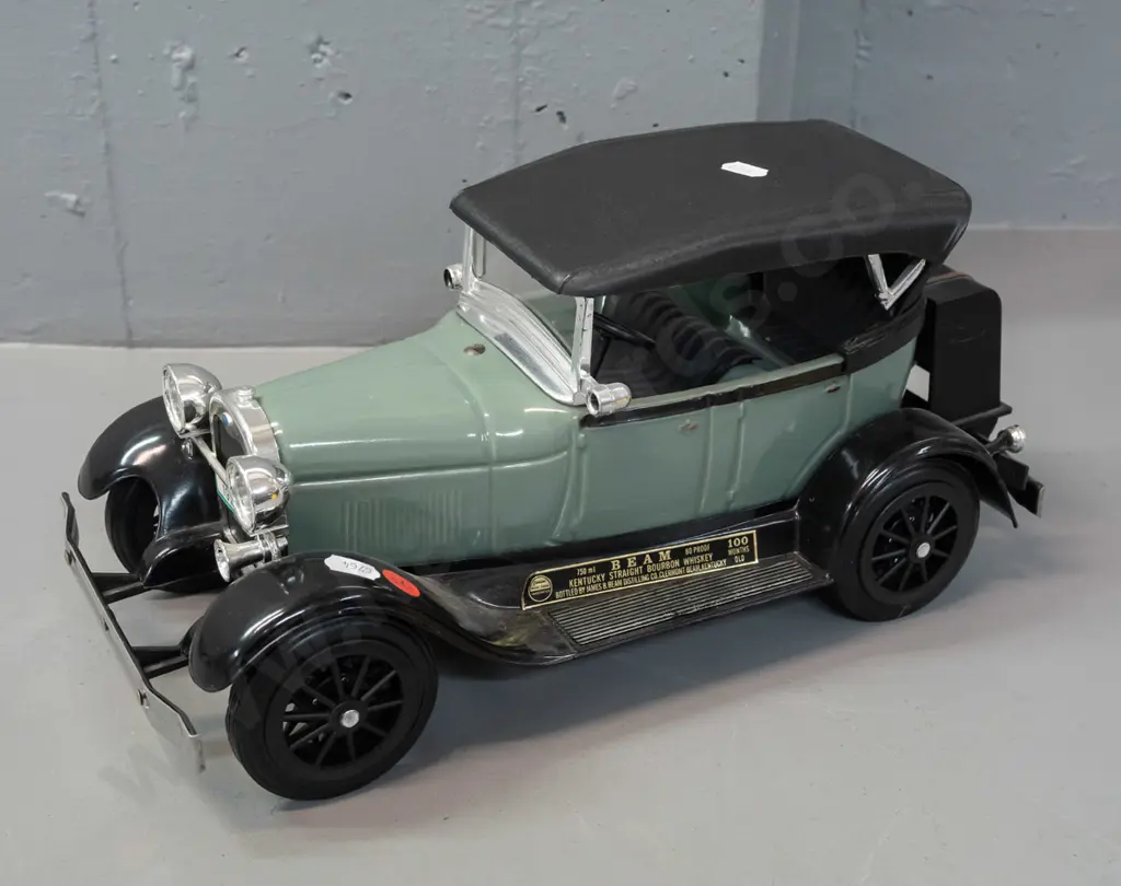 Jim Beam automobile decanter - 1929 Ford - sealed, minor damage to paper seal H-180 L-370 Image 1++