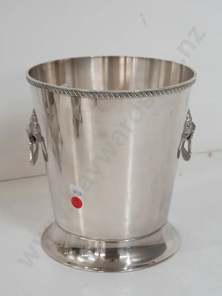 Rodd plated ice bucket with cast alloy lion's head handles H-200 D-190 at top. Image 1++