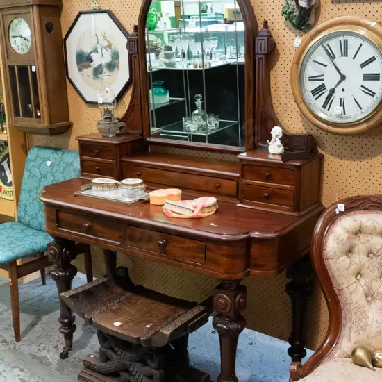 Early victorian mahogany mirror backed dressing table. With arched shaped mirror, greek key pattern uprights