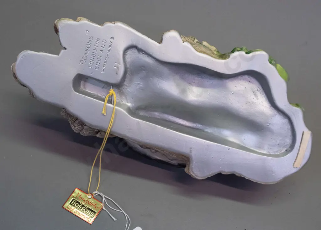 Bosson's composite wall hanging woodpecker with chicks in tree trunk nest H-380 W-150 Image 1++