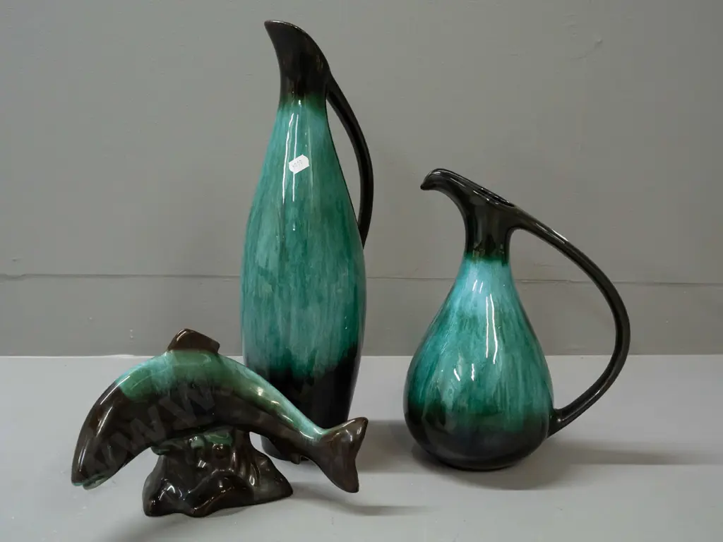 3 Blue Mountain pottery items - salmon figure L-220 and 2 ewer jugs, taller is H-400 Image 1++
