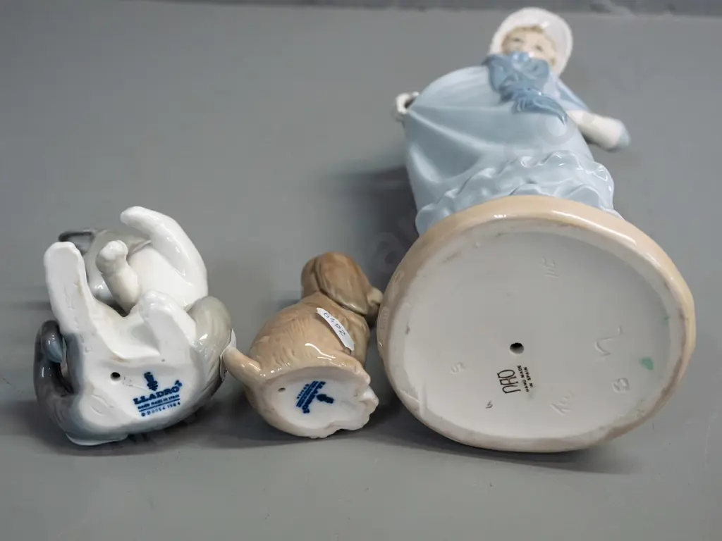 Nao standing figurine H-310 and 2 Lladro animals - seated dog and cat with mouse on its tail. Image 1++