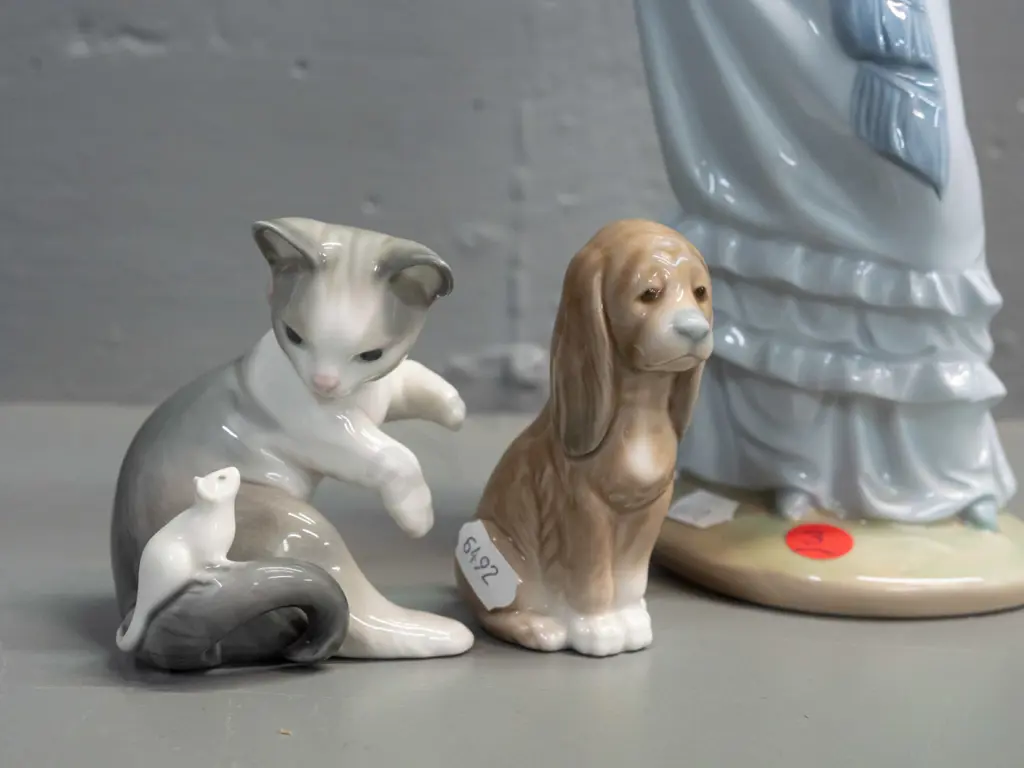 Nao standing figurine H-310 and 2 Lladro animals - seated dog and cat with mouse on its tail. Image 1++