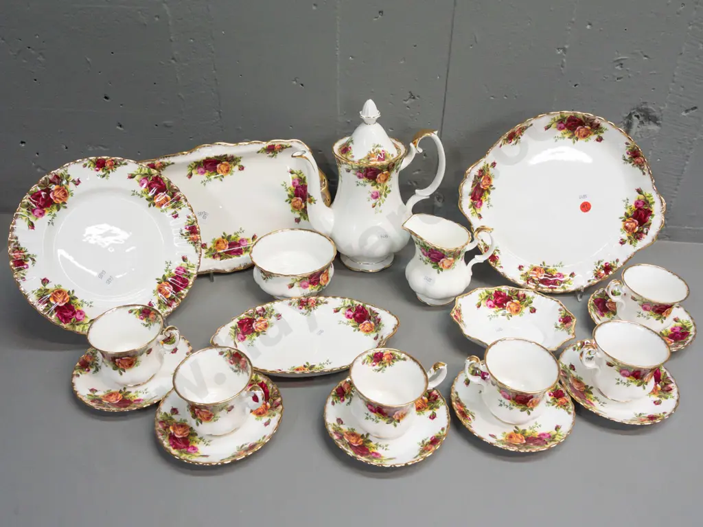 Royal Albert Old Country Roses 15-piece coffee set with extras - cake plate, side plate, sandwich tray and 2 others. Image 1++