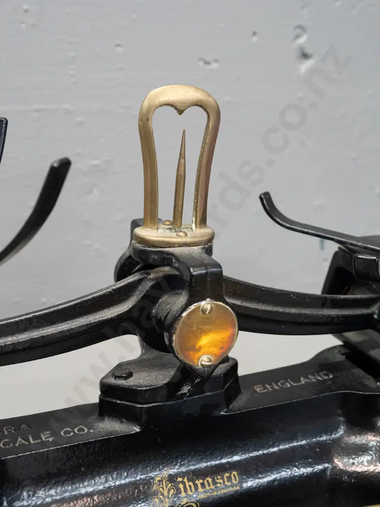 Libra Scale Co "Librasco" balance scales with cast iron weights 0 largest 2lb. H-200 W-380 Image 1++