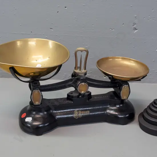 Libra Scale Co "Librasco" balance scales with cast iron weights 0 largest 2lb. H-200 W-380
