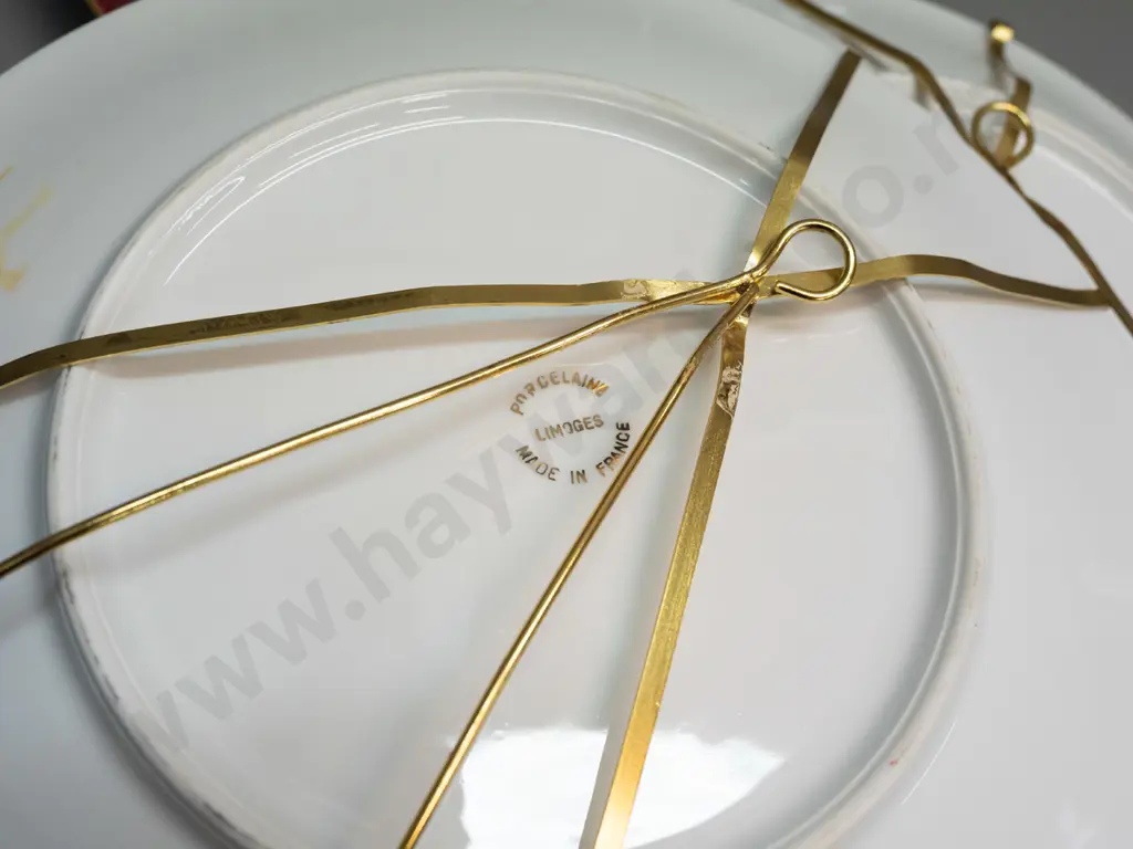 3 Limoges romance scene cabinet plates with metal stands - the 2 larger are D-240 Image 1++