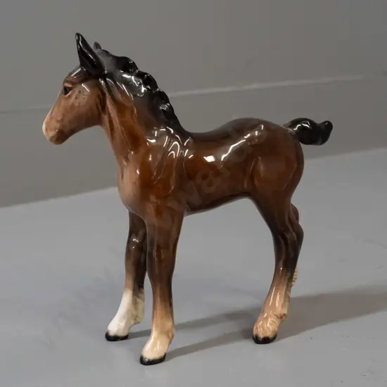 Beswick horse figure with head up H-150 L-150