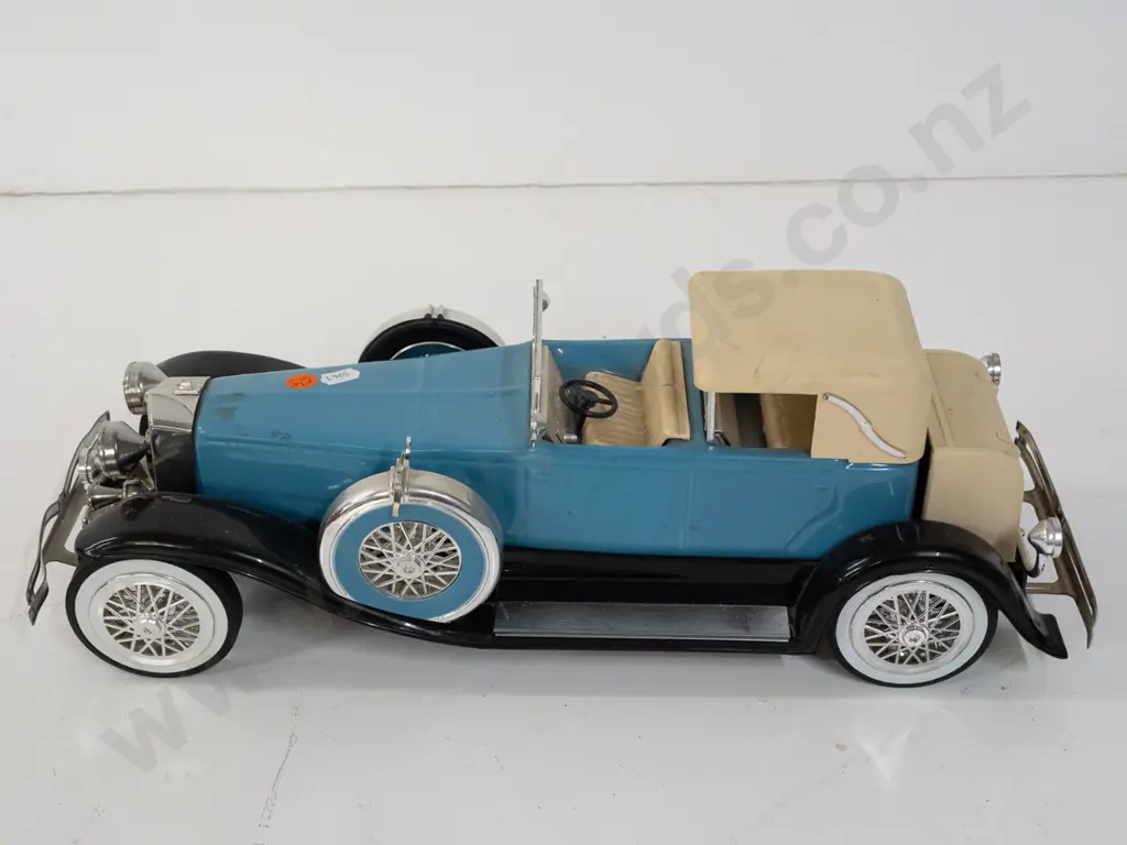 Jim Beam automotive decanter - 1934 Duesenberg, no contents, Jim Beam sticker has come off L-460 Image 1++