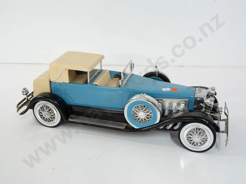 Jim Beam automotive decanter - 1934 Duesenberg, no contents, Jim Beam sticker has come off L-460 Image 1++