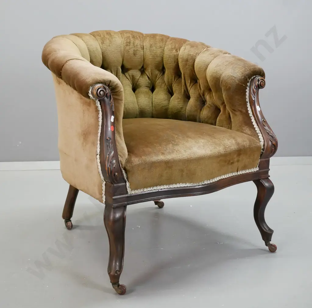 Victorian cab leg carved walnut tub chair with deep-button pleated-back green velvet upholstery on porcelain casters - Image 1++