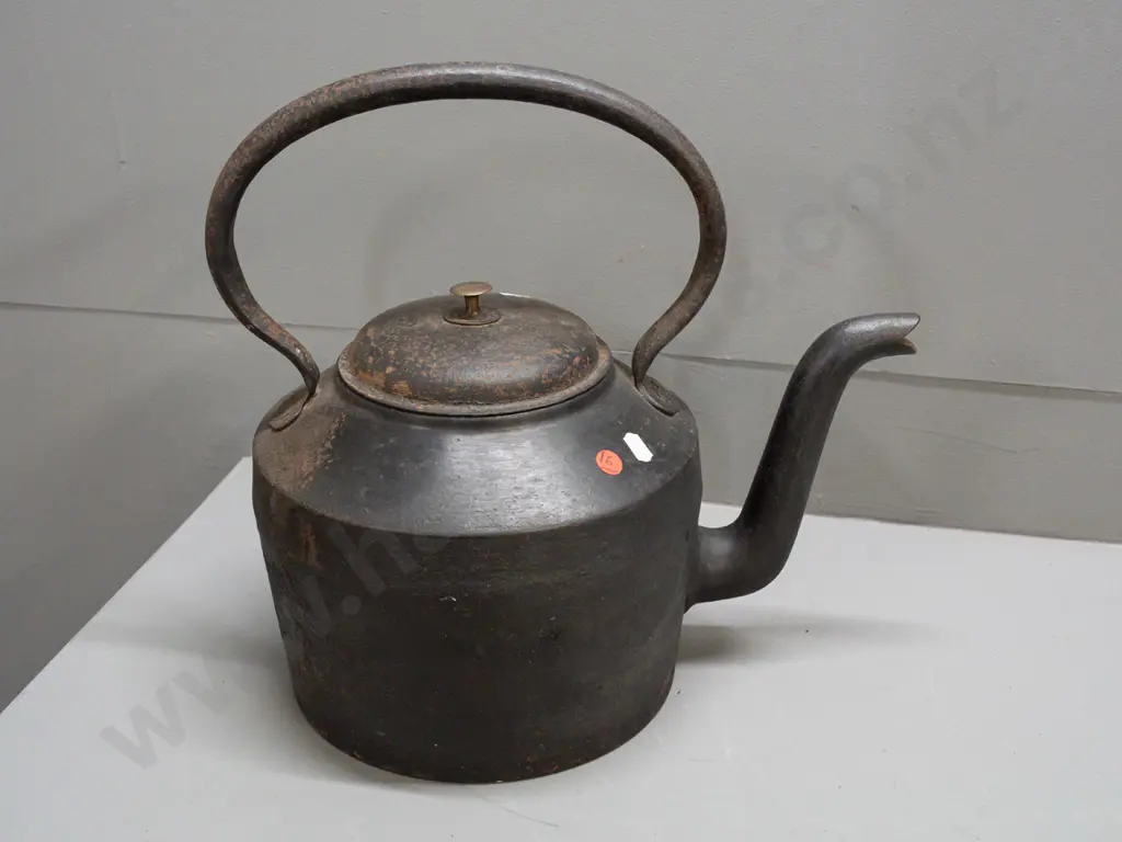vintage cast iron kettle H-350 L-360 marked J & J Siddons West Bromwich - 6 Quart - No. 6 - some corrosion esp. inside Image 1++