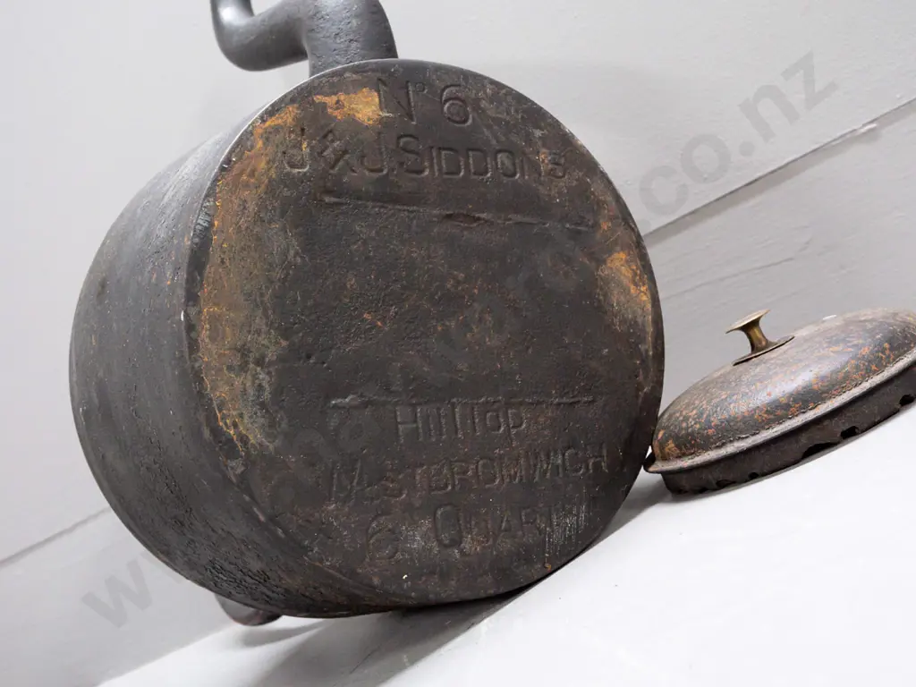 vintage cast iron kettle H-350 L-360 marked J & J Siddons West Bromwich - 6 Quart - No. 6 - some corrosion esp. inside Image 1++