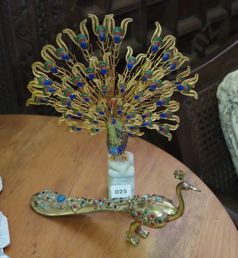 2x peacock figurines H245 Image 1++