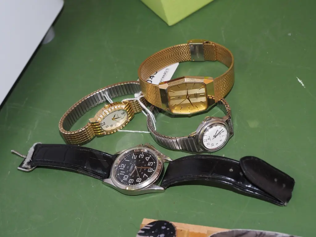 4x wristwatches Image 1++
