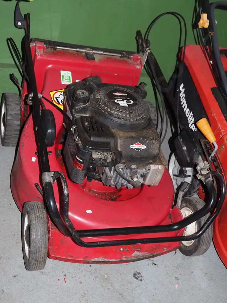 self propelling Briggs and Stratton motor mower - no catcher Image 1++