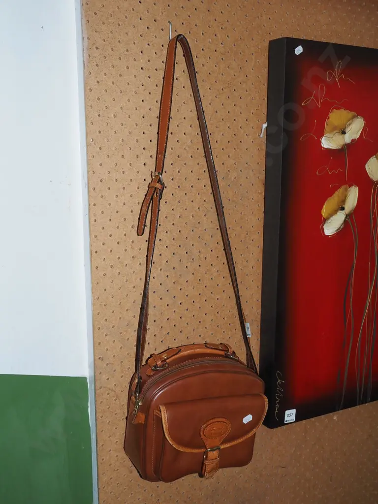 leather hand bag Image 1++