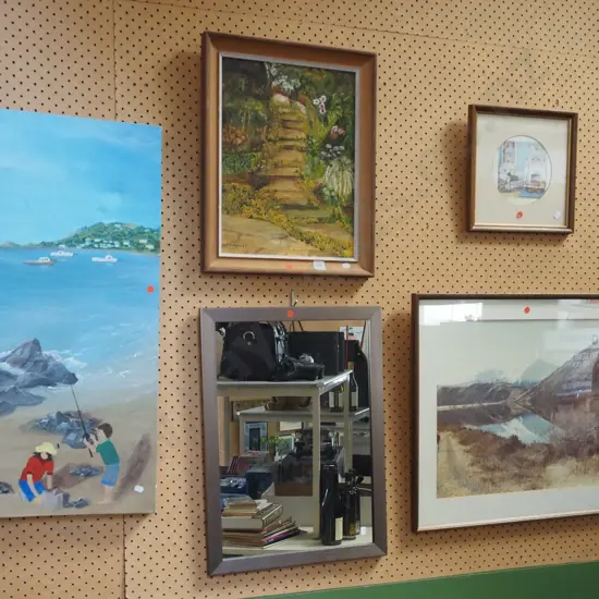 4x artworks, 1x mirror - red dots