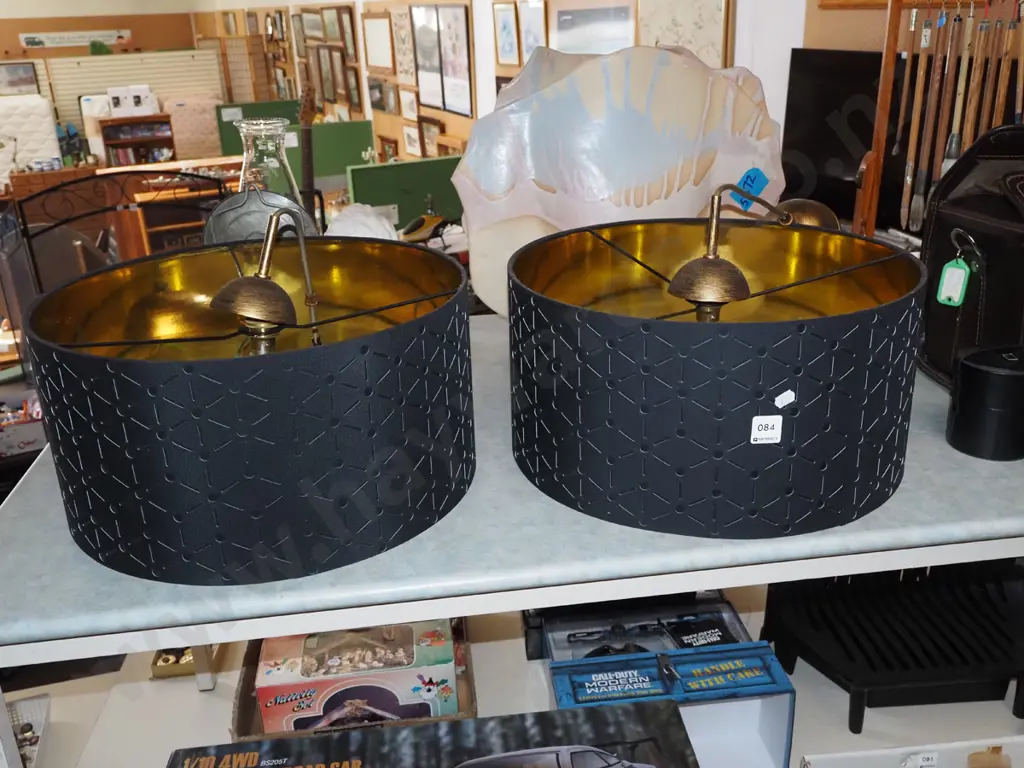 2x modern pendant light fittings Image 1++