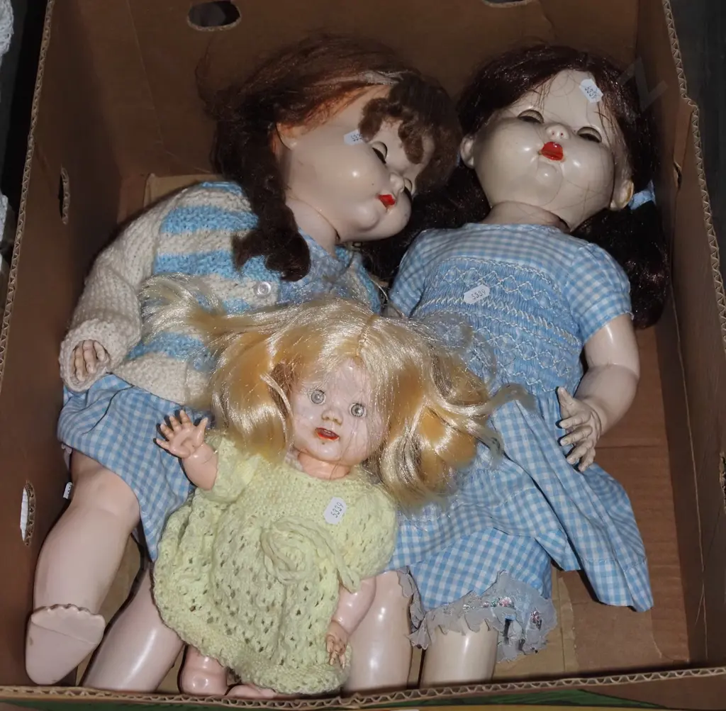 box of dolls Image 1++