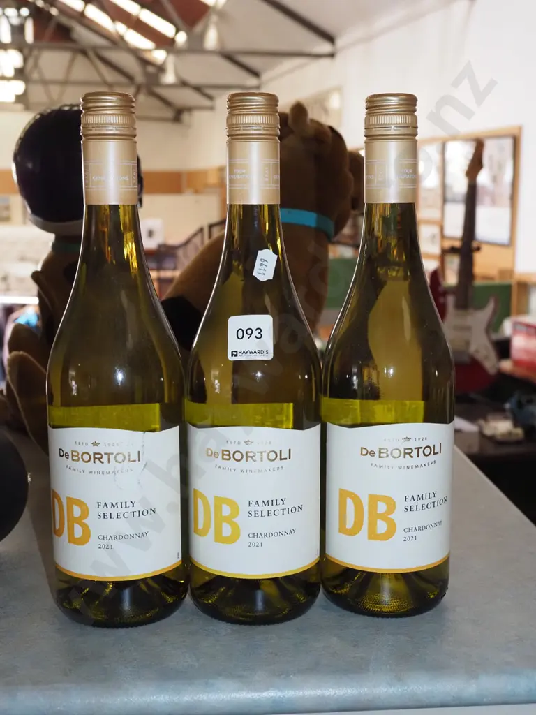 3x bottles De Bortoli chardonnay 2021 Image 1++