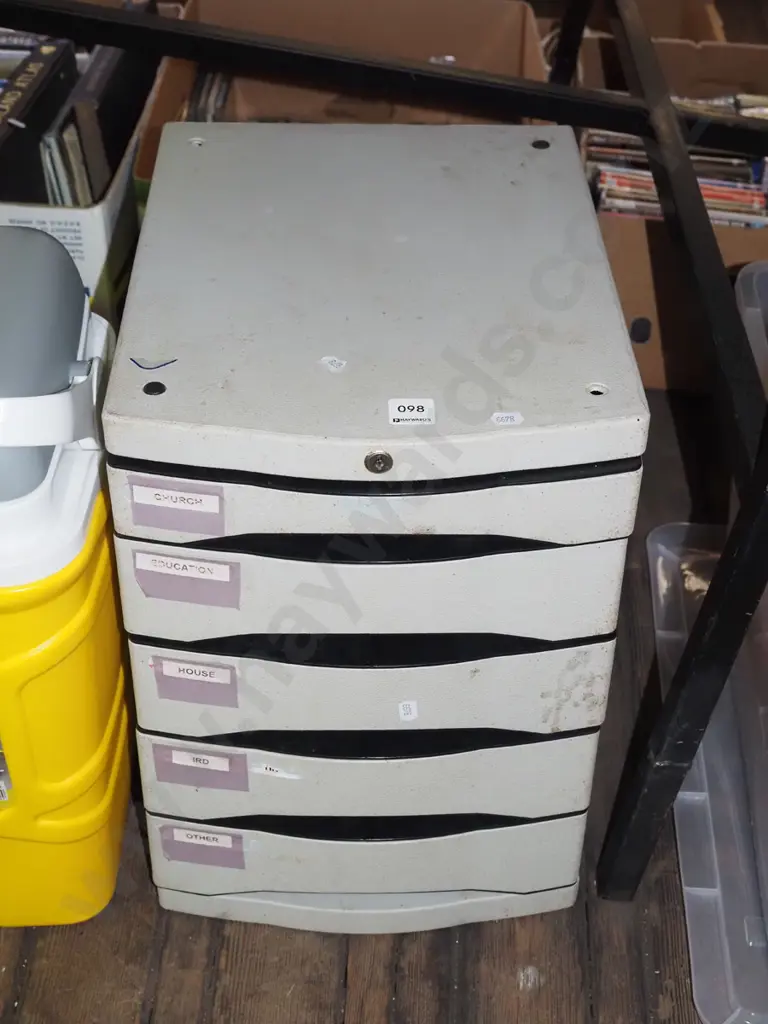 small 5 drawer plastic filing cabinet - no key H430 - needs a  clean Image 1++