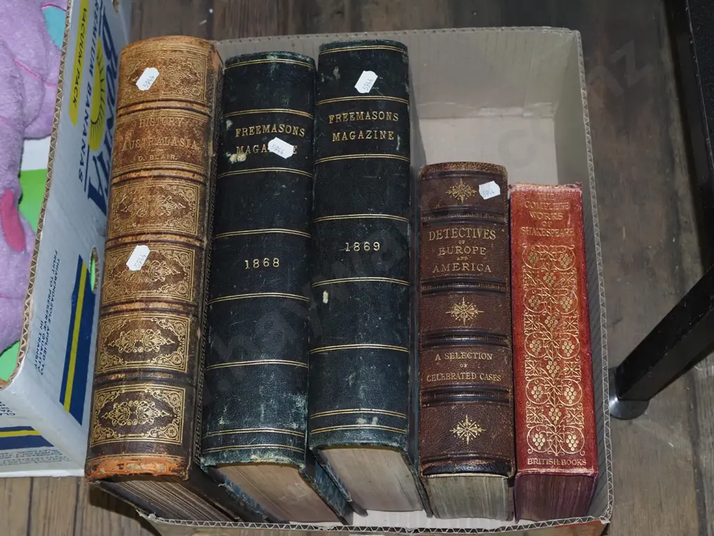 box; vintage books Image 1++