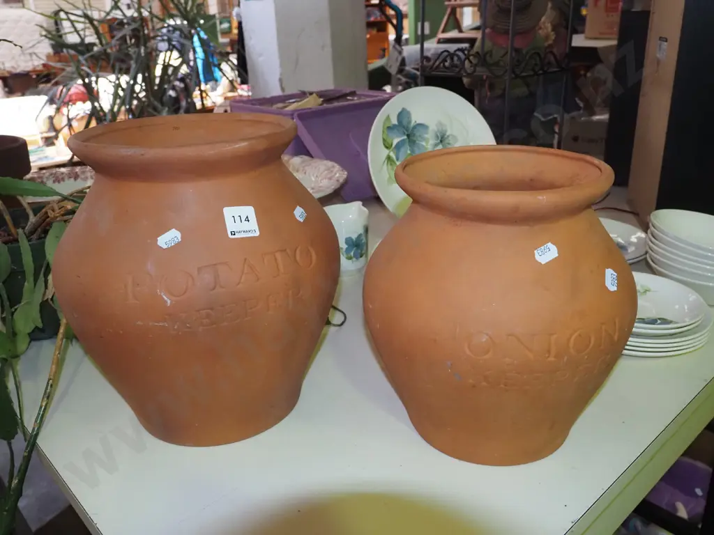 2x terracotta storage canisters - no lids - potato, onion Tallest H280 Image 1++