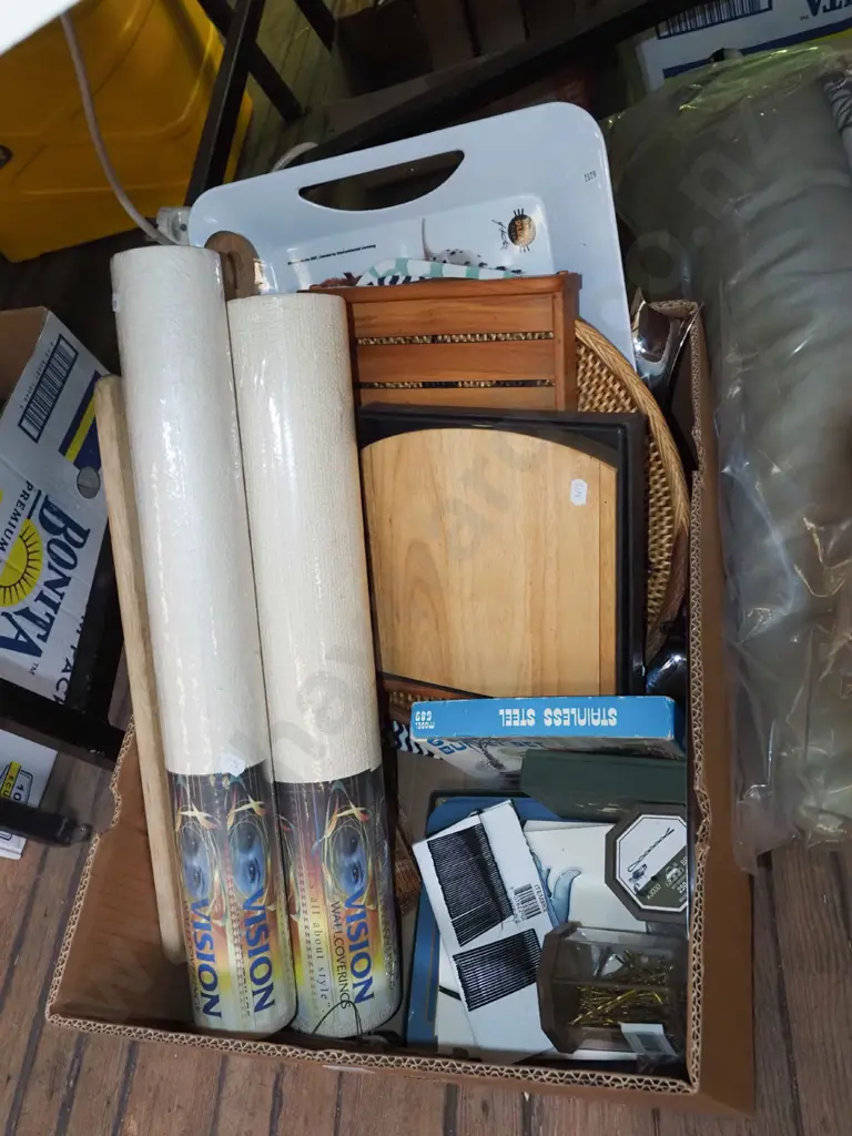 box; 2x rolls of wallpaper, trays, hair clips etc Image 1++
