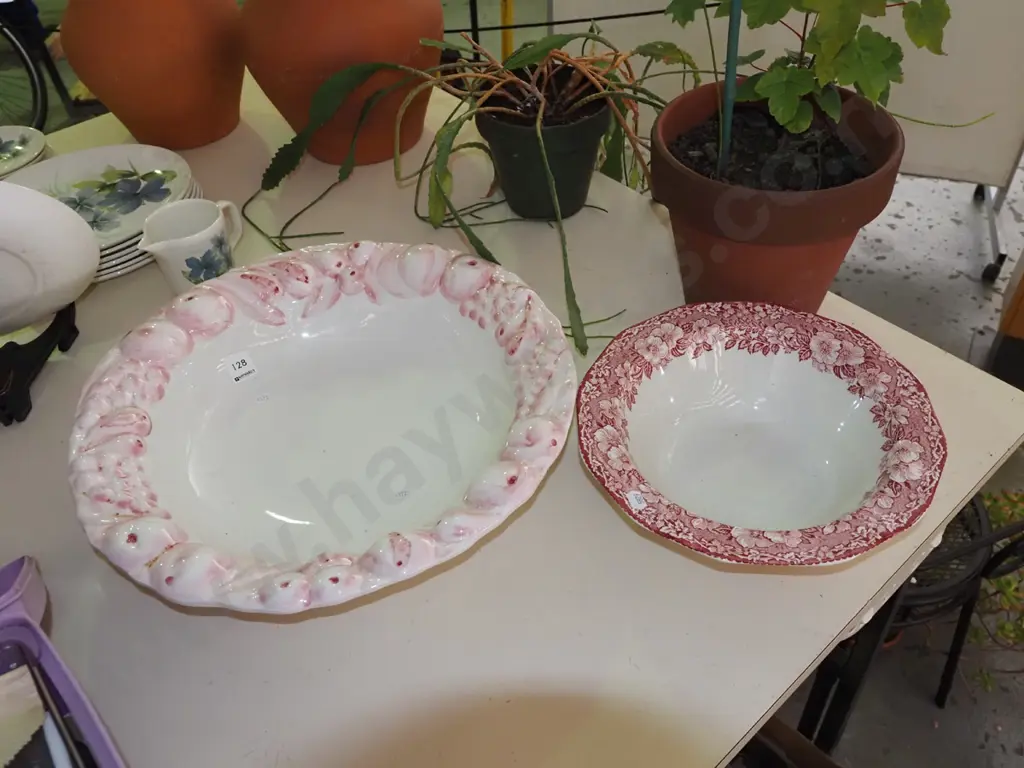 1x large fruit bowl, Wedgwood Woodland bowl Largest Diam410 Image 1++