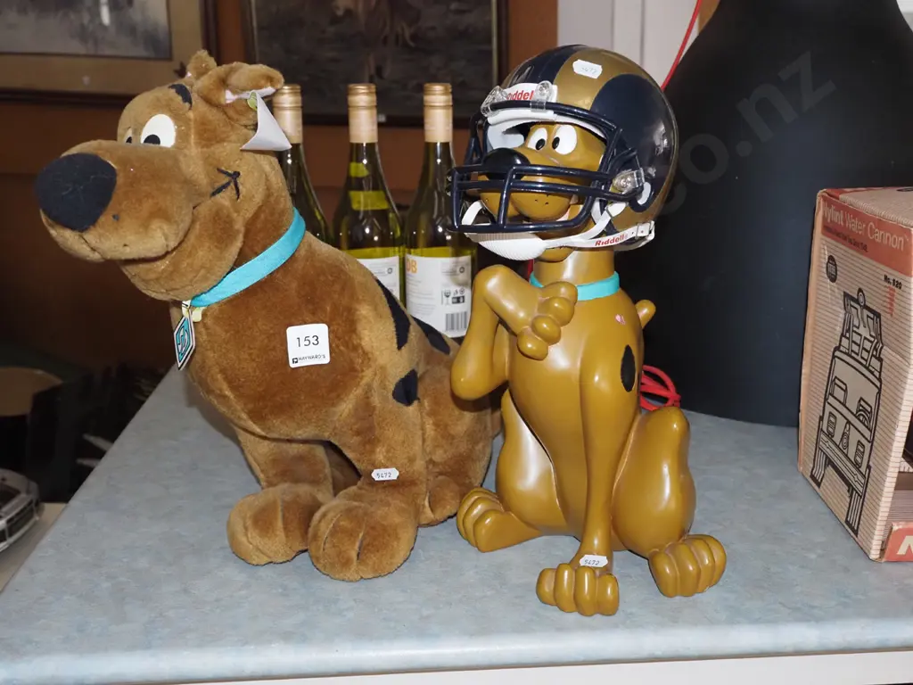 composite Scooby Doo figurine (crack), Scooby Doo soft toy H330 Image 1++