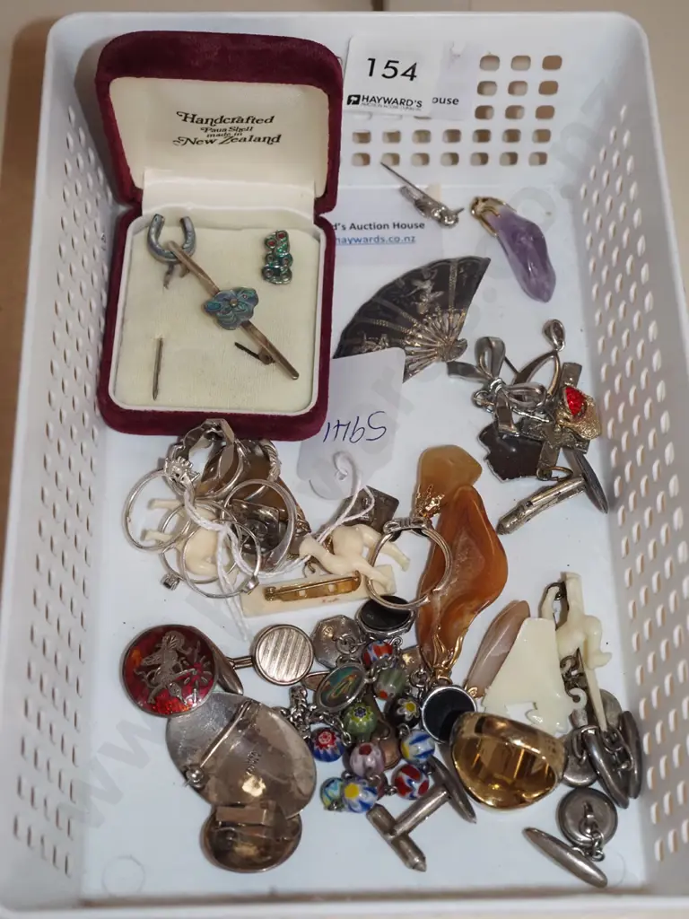 tray of costume jewellery Image 1++